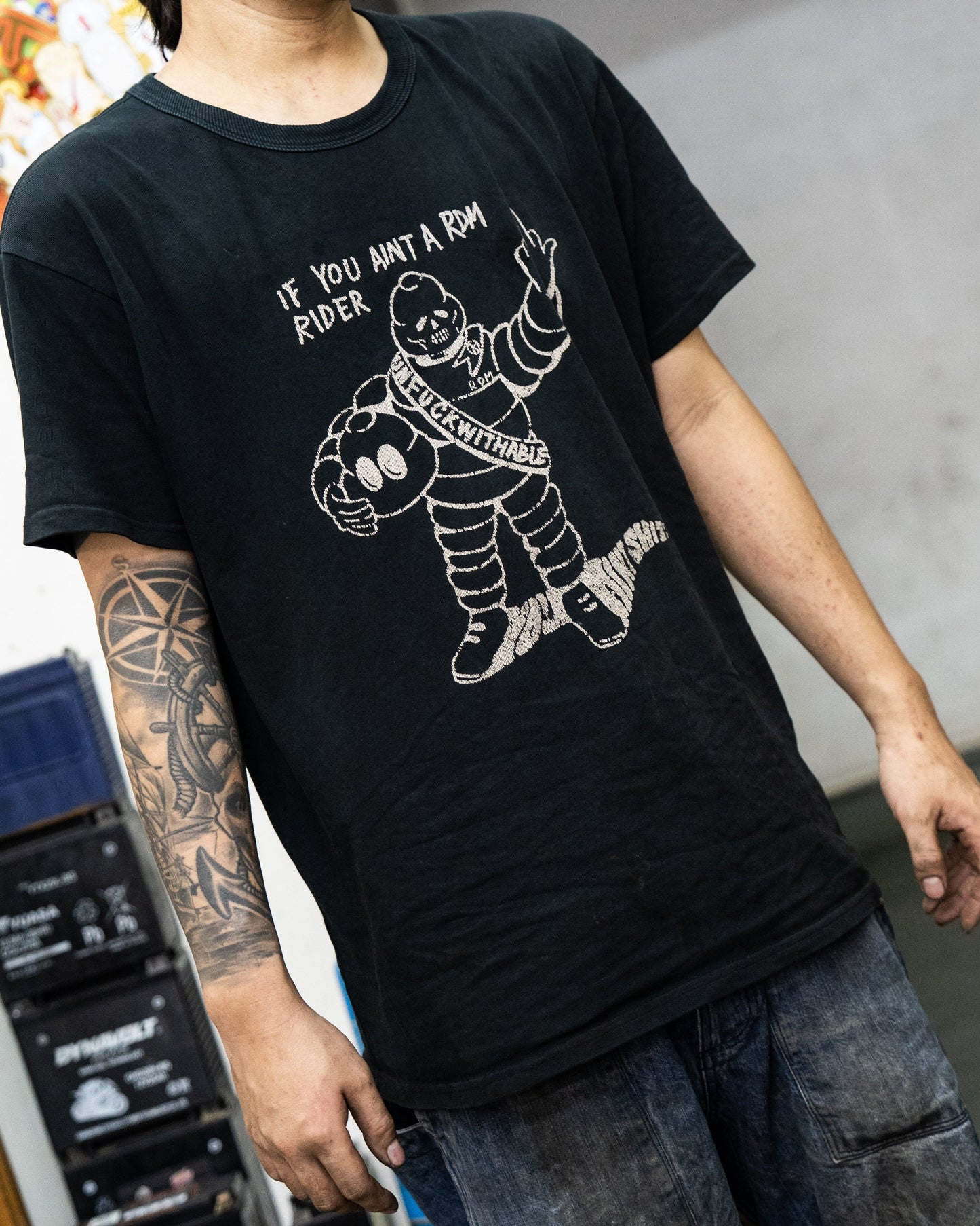 Stacked Tire Zombie / Winged Shovel (Black)