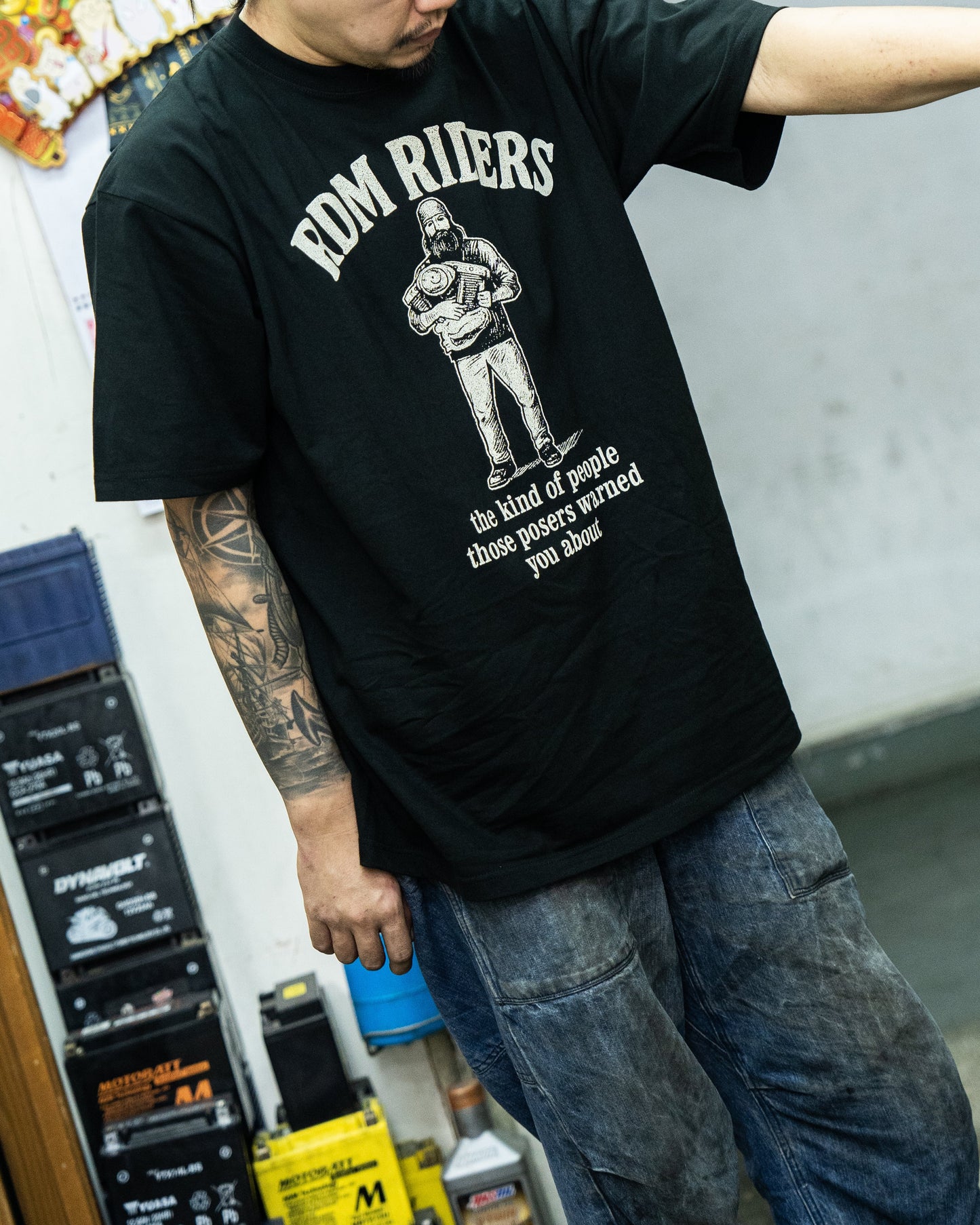 Poser Warning / HD Custom